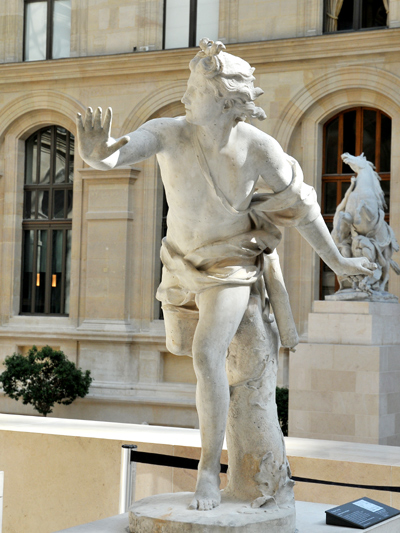 Apollon poursuivant Daphnée. Nicolas Coustou.