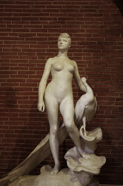 La Femme au paon. Alexandre Falguière.