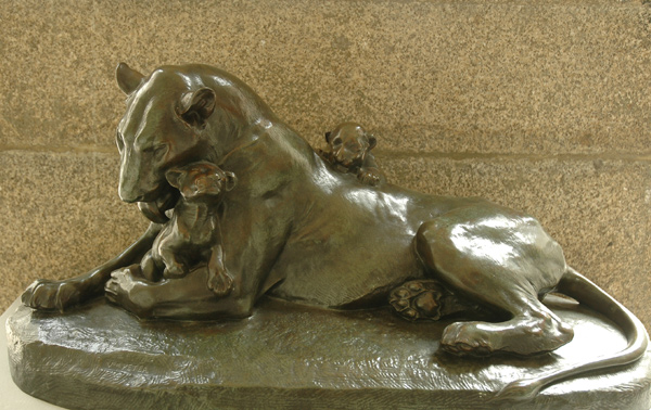 Lionne et lionceaux. Victor Peter.