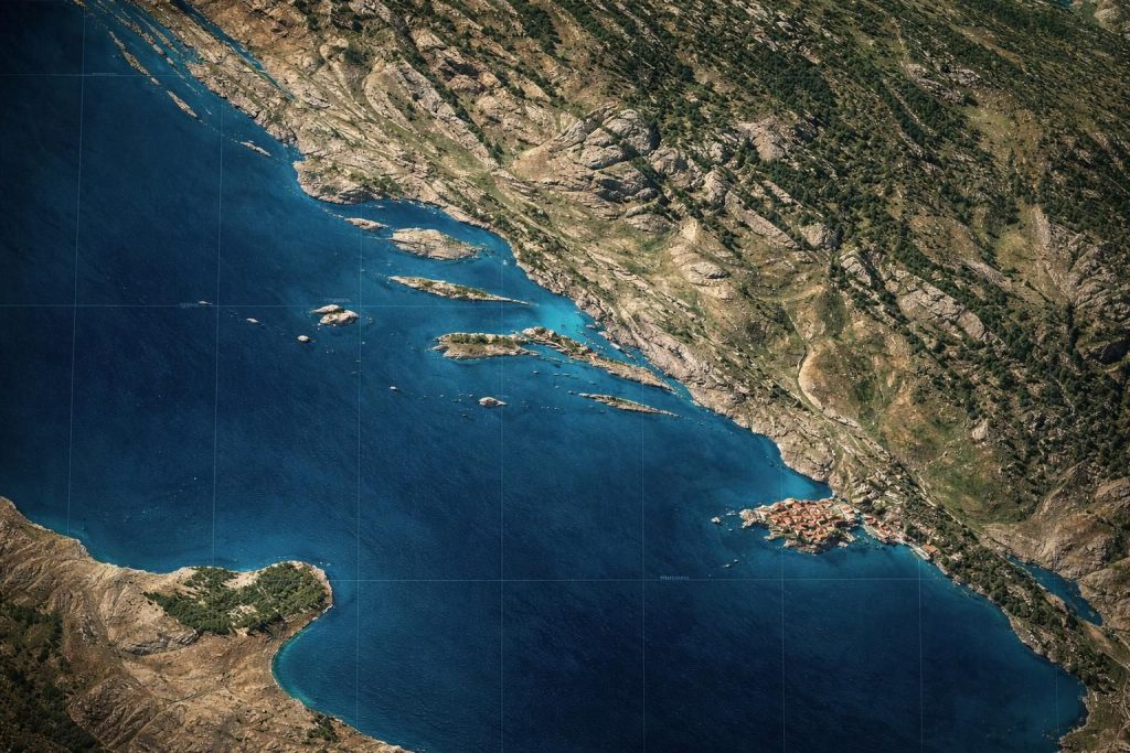 découvrez une carte détaillée de la croatie et de dubrovnik avec les coordonnées précises de latitude et longitude pour une navigation facile et précise.